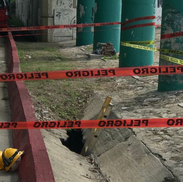 Alerta SSyPC de cierres viales por socavón en Libramiento Sur de Tuxtla Gutiérrez