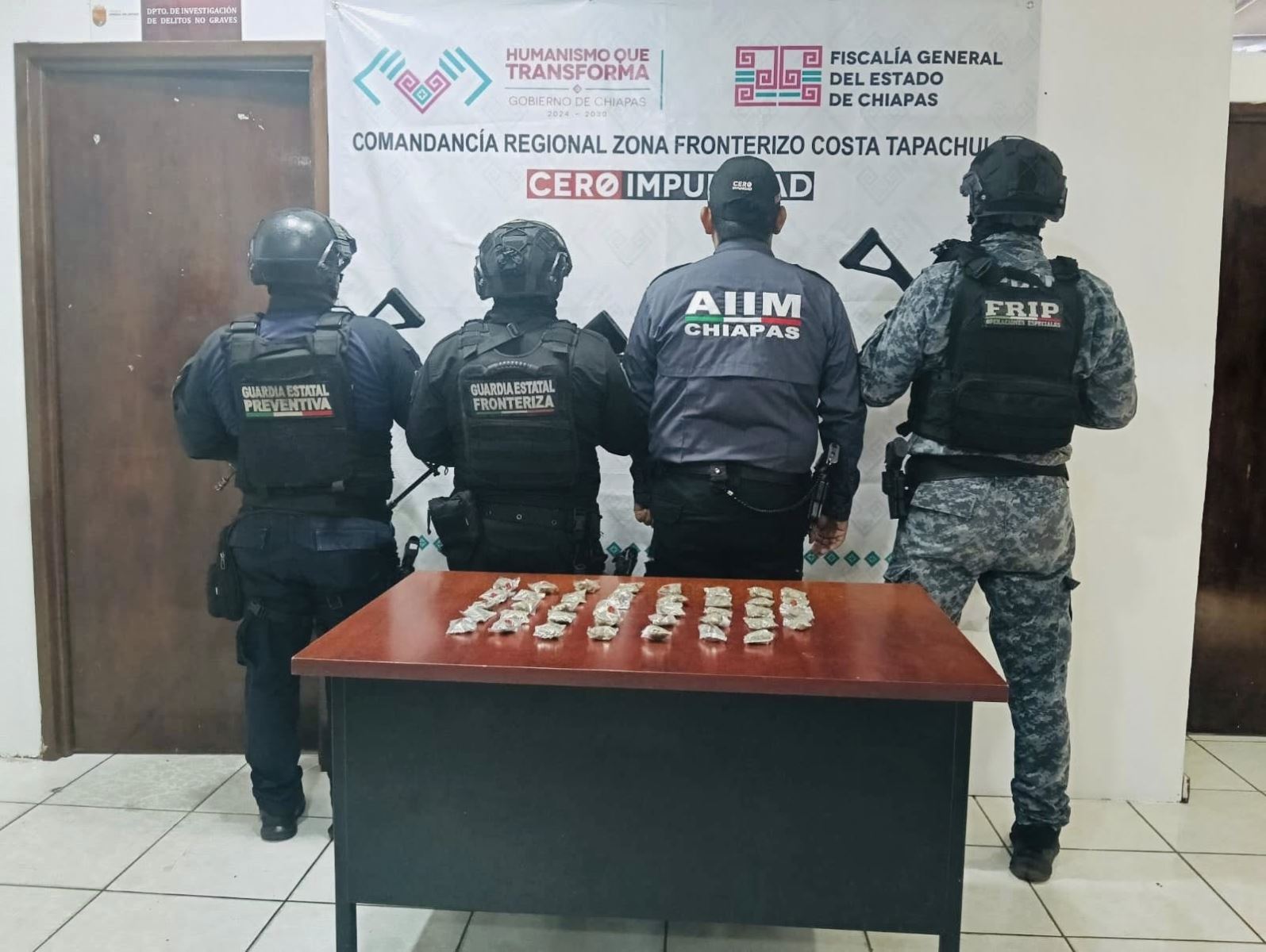En operativo de seguridad aseguran vehículo abandonado con presuntas dosis de marihuana en Cacahoatán