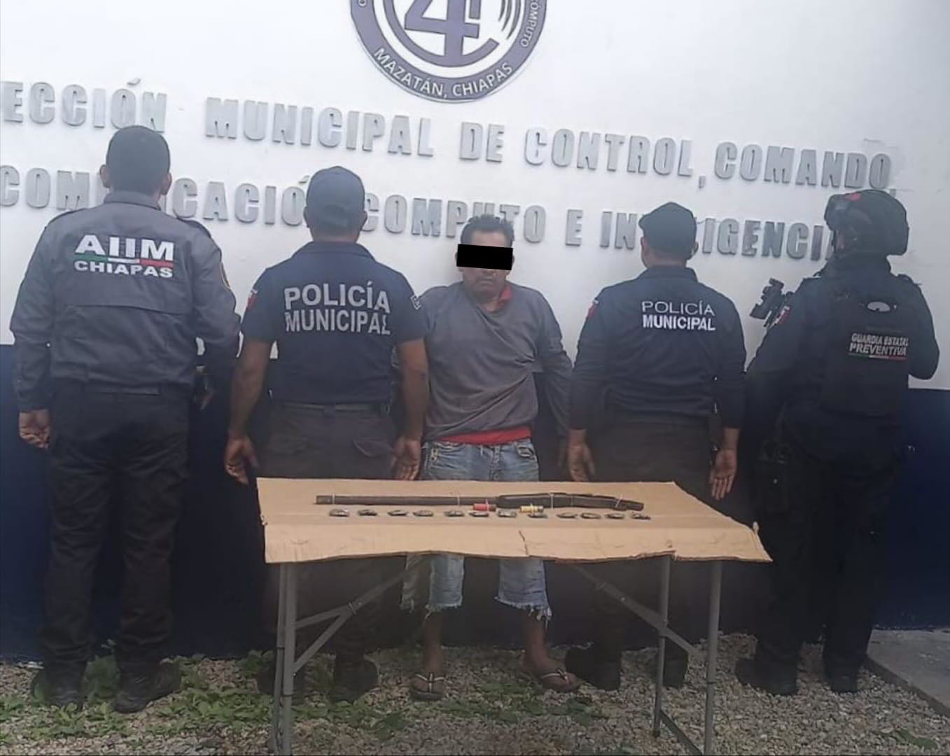 Guardia Estatal Preventiva detiene a masculino con arma de fuego y presunta droga en Mazatán