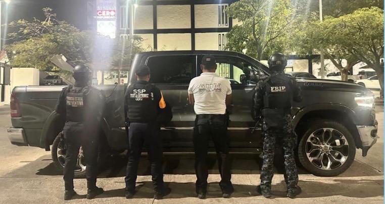 SSP y FGE recuperan vehículo con reporte de robo en Tuxtla