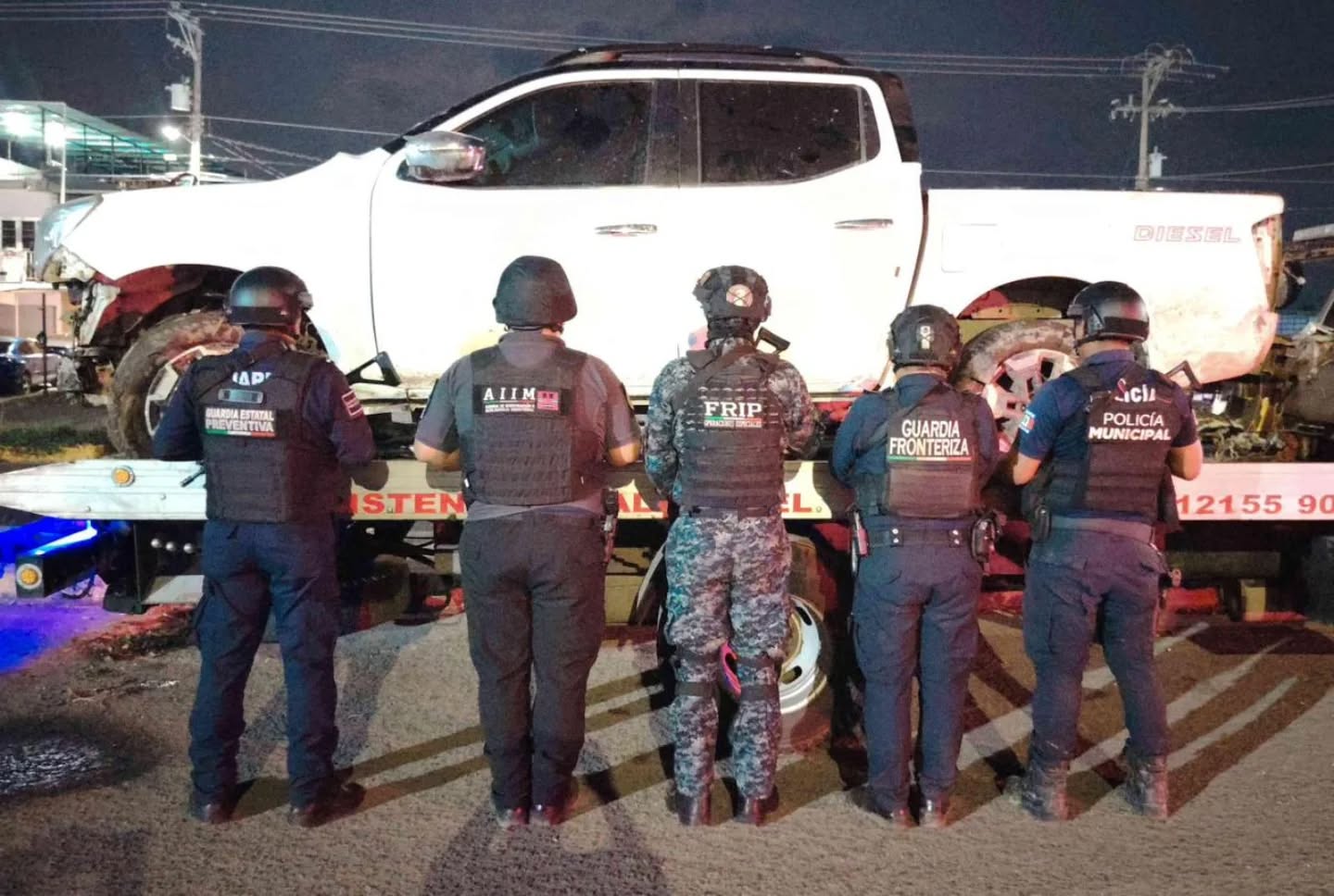 SSP y FGE aseguran vehículo abandonado, arma de fuego corta, cargadores, municiones y narcóticos 