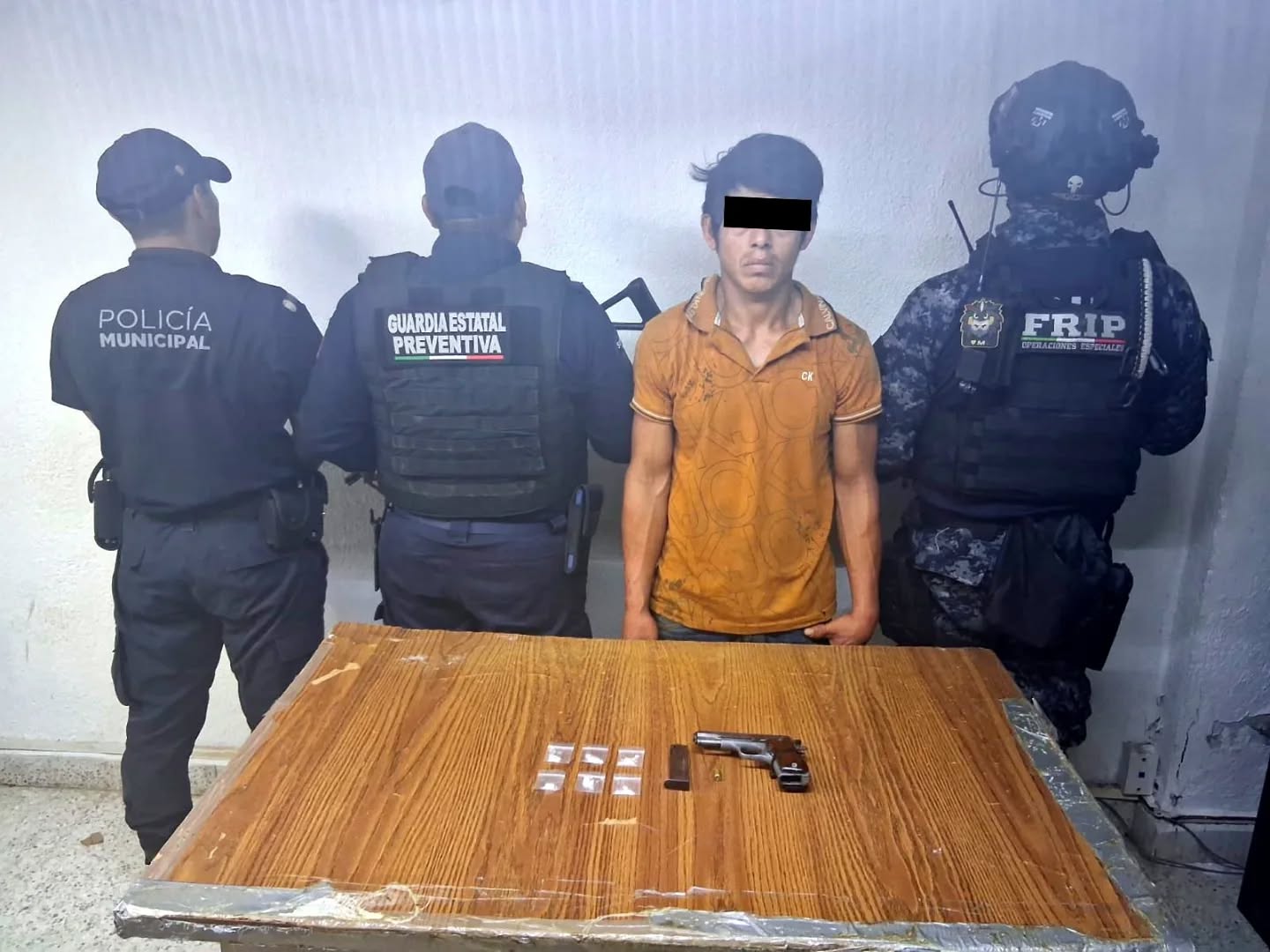 Detiene SSP a masculino por portación de arma de fuego y delitos contra la salud en Amatán