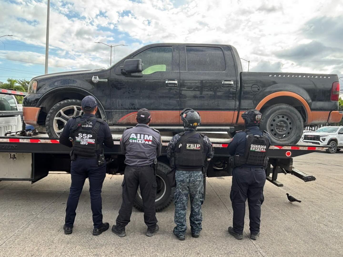 En operativo interinstitucional, aseguran vehículo con reporte de robo