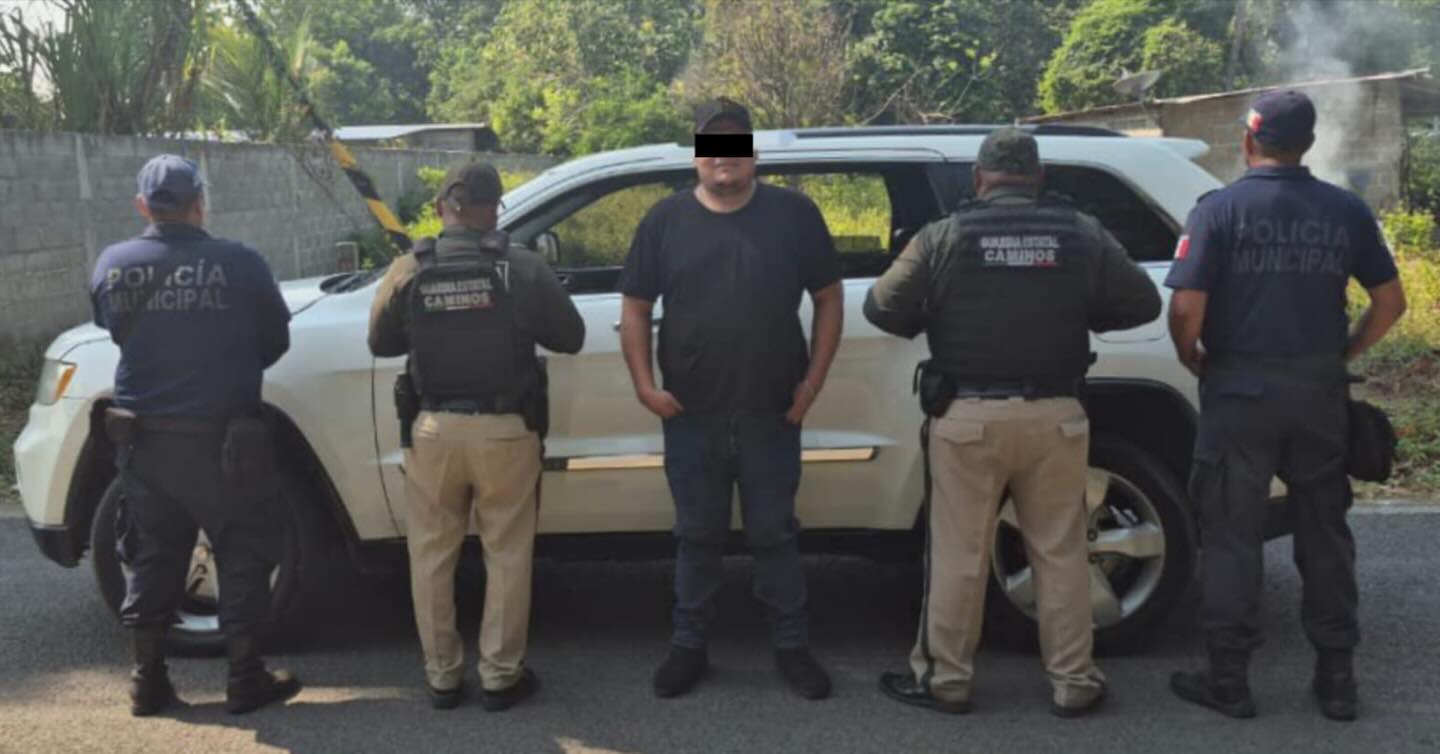 Guardia Estatal de Caminos y Policía Municipal aseguran vehículo con reporte de robo