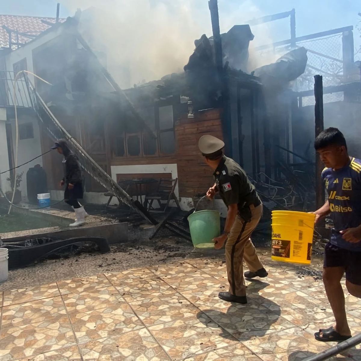 En coordinación ciudadana sofocan incendio de casa-habitación en Centro Ecoturístico Uninajab
