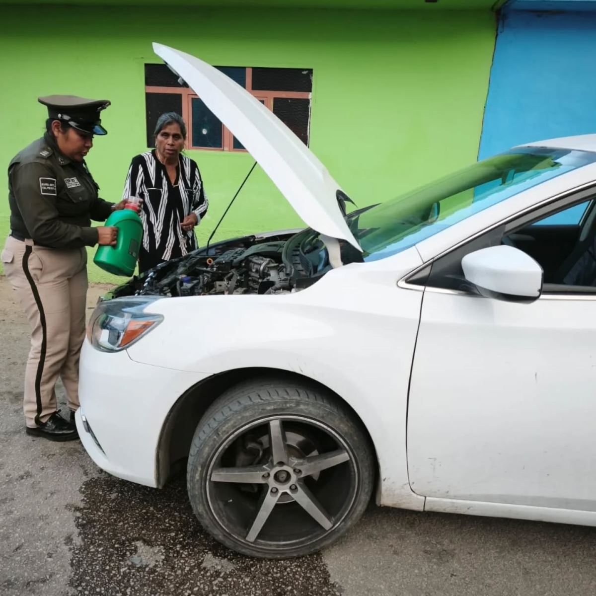 Mediante Tu Ángel Guardián brindan seguridad y auxilio vial a 4 automovilistas