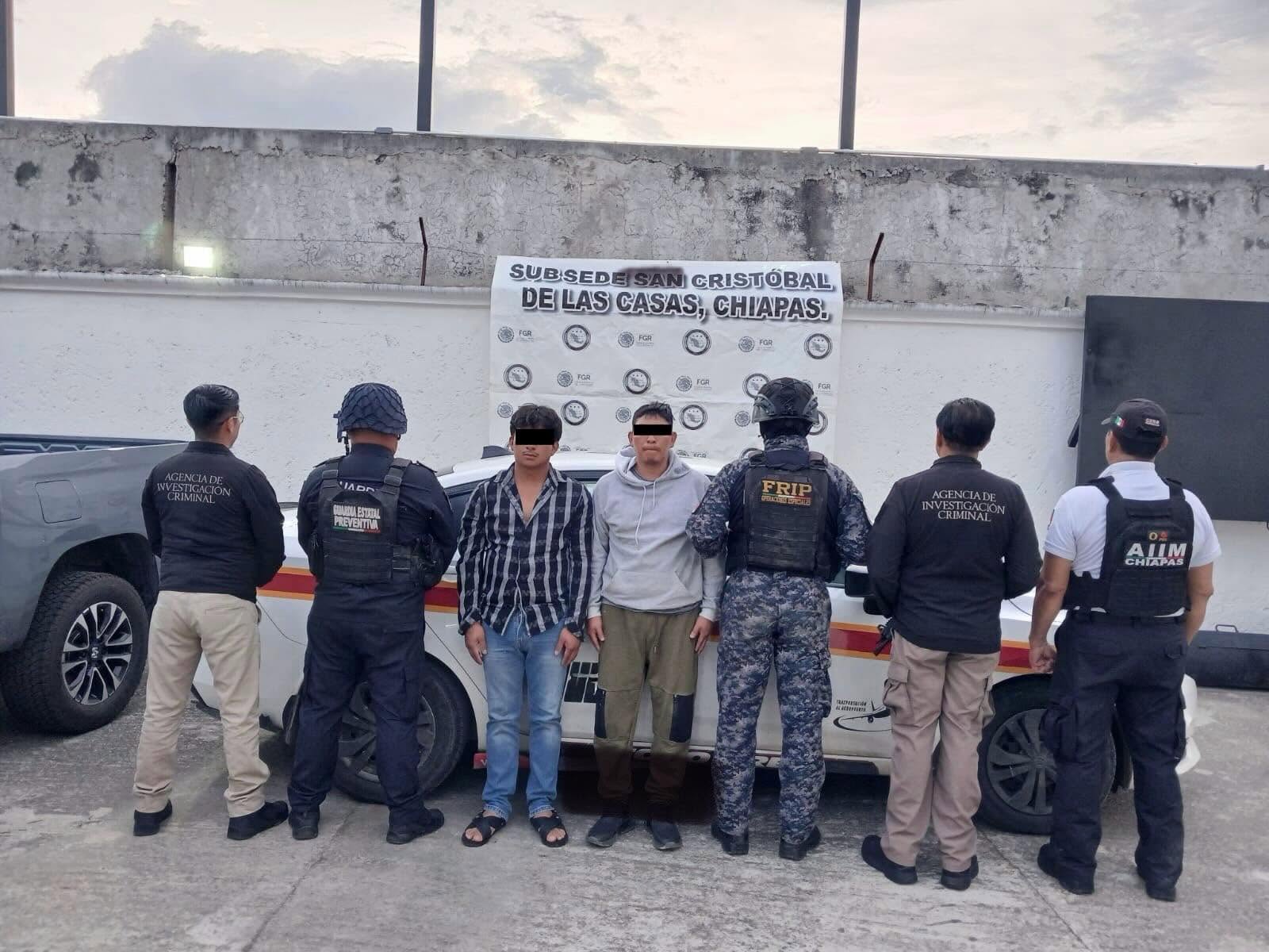 Fuerzas de seguridad aseguran a dos personas por presunta violación a la Ley Federal de Armas de Fuego y Explosivos