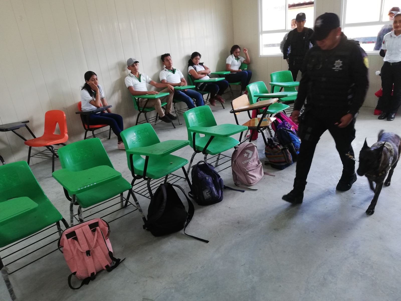 Realizó SSyPC Operativo Mochila en institución educativa de Venustiano Carranza