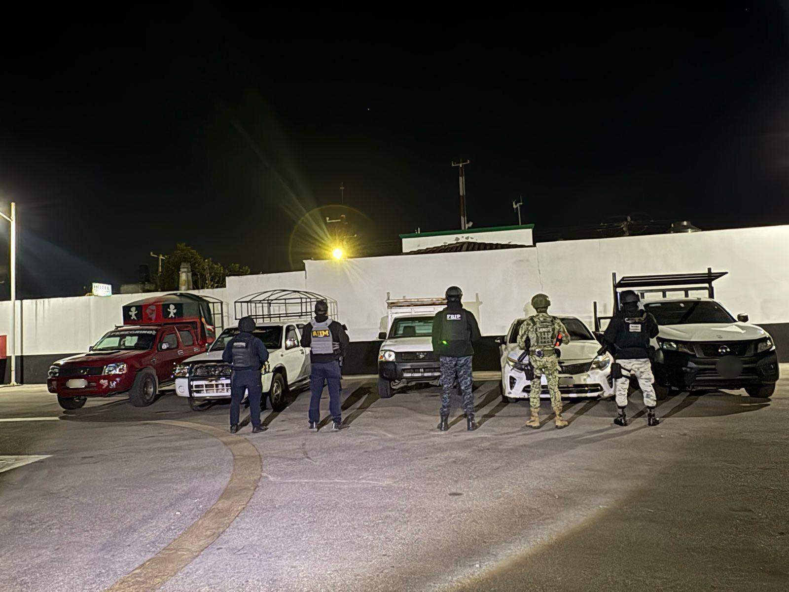 En operativo interinstitucional, aseguran cinco vehículos abandonados en los Altos de Chiapas.