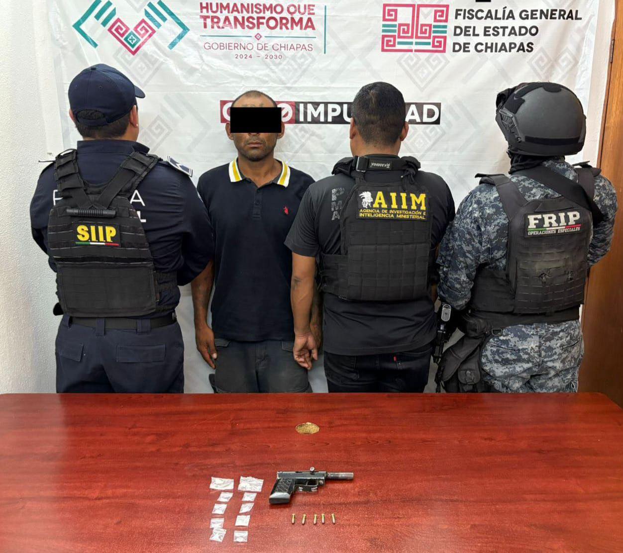SSP y FGE detienen a masculino con arma de fuego y presuntos narcóticos en Cintalapa.