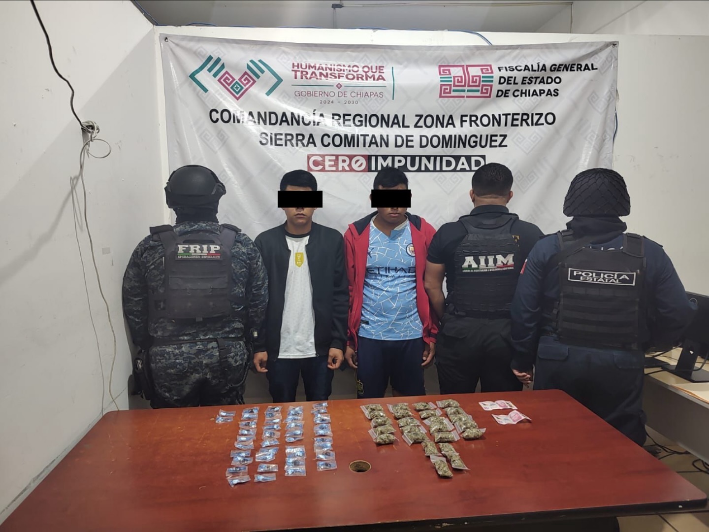 SSP y FGE detienen a dos integrantes de célula delictiva con presuntos narcóticos en Comitán de Domínguez.