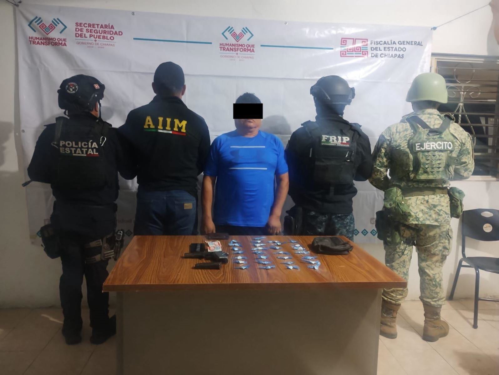 En operativo interinstitucional detienen a masculino con armas y presunta droga en Frontera Comalapa.