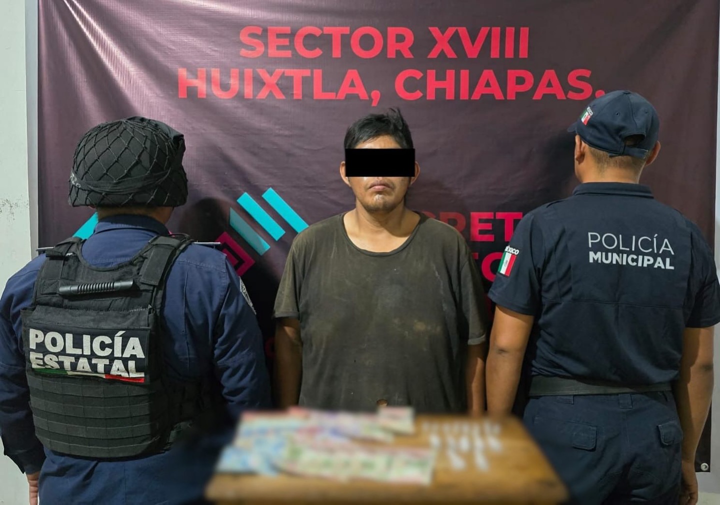 Elementos de seguridad detienen a presunto narcomenudista en Acapetahua.