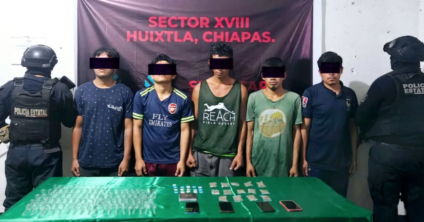 En operativo de seguridad, detienen a cinco personas por posesión de presuntos narcóticos en Huixtla.