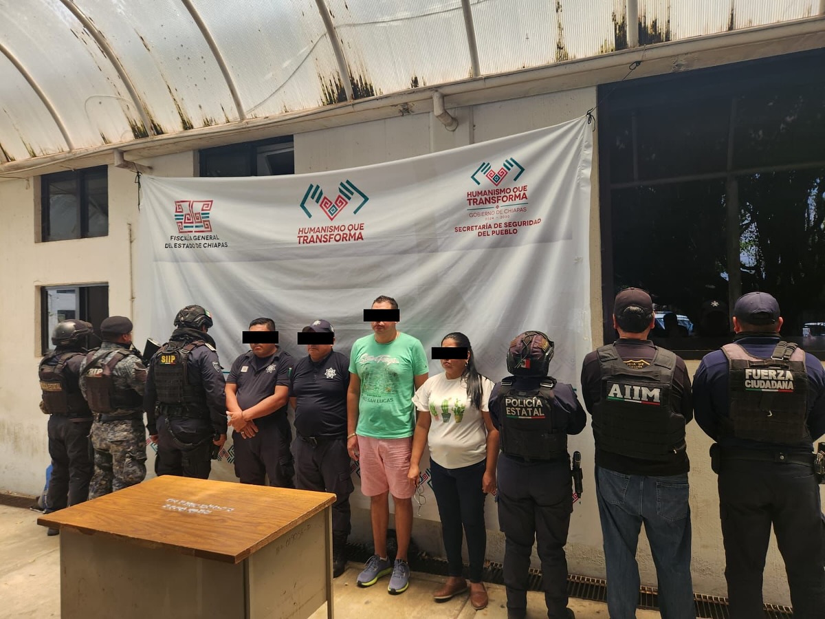 Con trabajos de inteligencia detienen a servidores públicos por probable delito contra la salud en Huixtla.