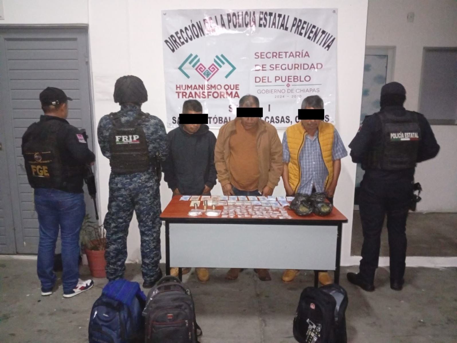 SSP y FGE detienen a tres presuntos narcomenudistas en San Juan Chamula.