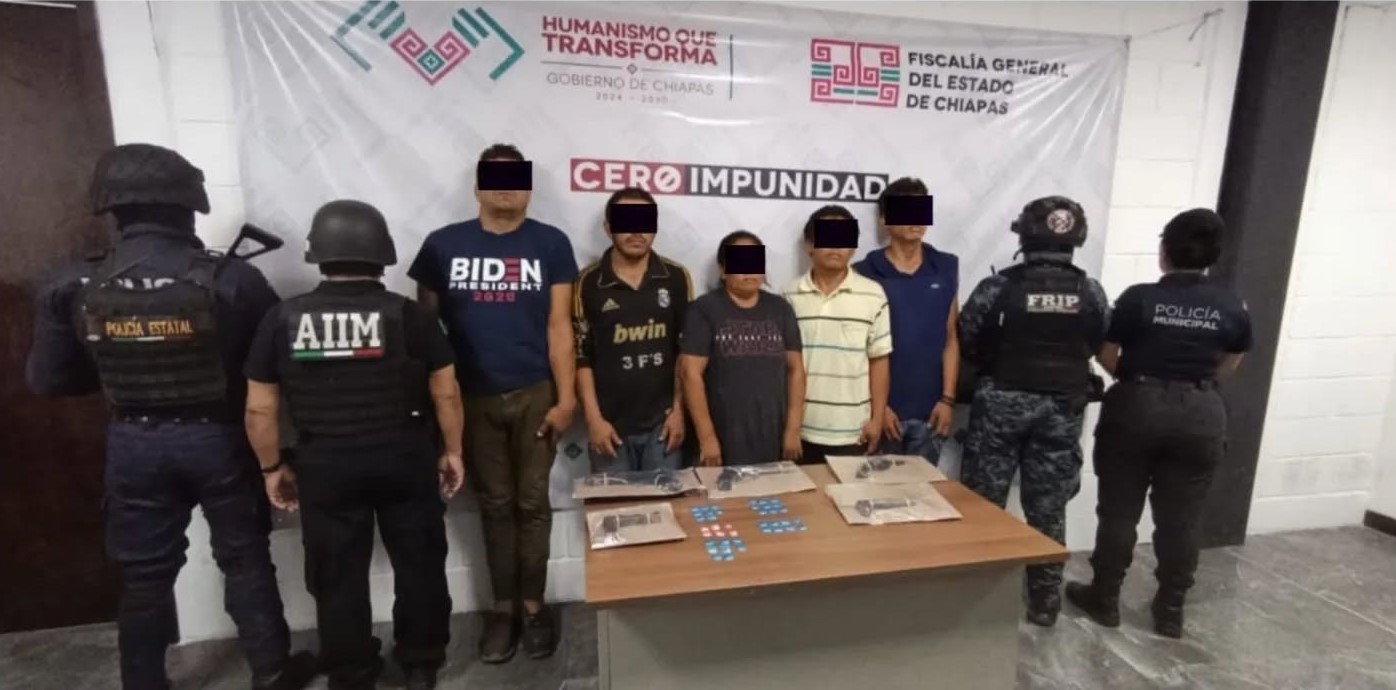 SSP y FGE detienen a cinco personas por posesión de presuntos narcóticos y armas de fuego hechizas.