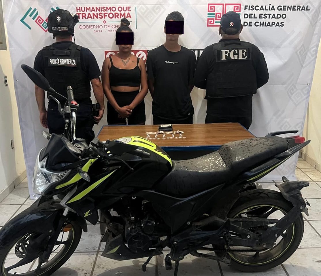 SSP y FGE detienen a dos personas en posesión de presuntos narcóticos en Suchiate.