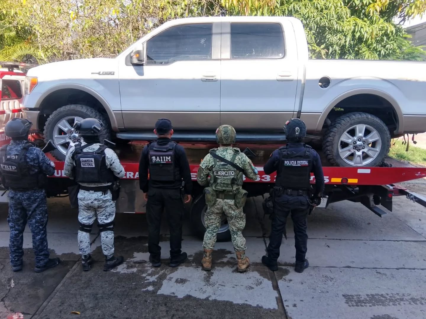 En operativo interinstitucional aseguran ocho vehículos abandonados en Frontera Comalapa.