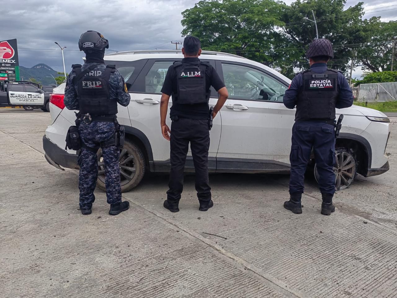 En operativos interinstitucionales aseguraron vehículos en el estado de Chiapas.
