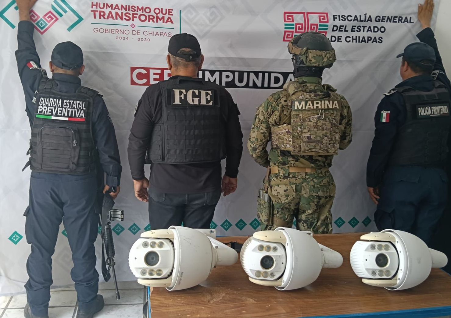 Desinstalan y aseguran cámaras de videovigilancia clandestinas, en operativo interinstitucional en Suchiate.