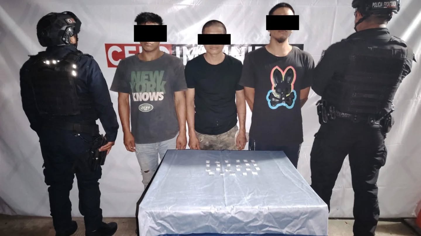 En operativo de seguridad detienen a tres masculinos con presuntos narcóticos en Tapachula.