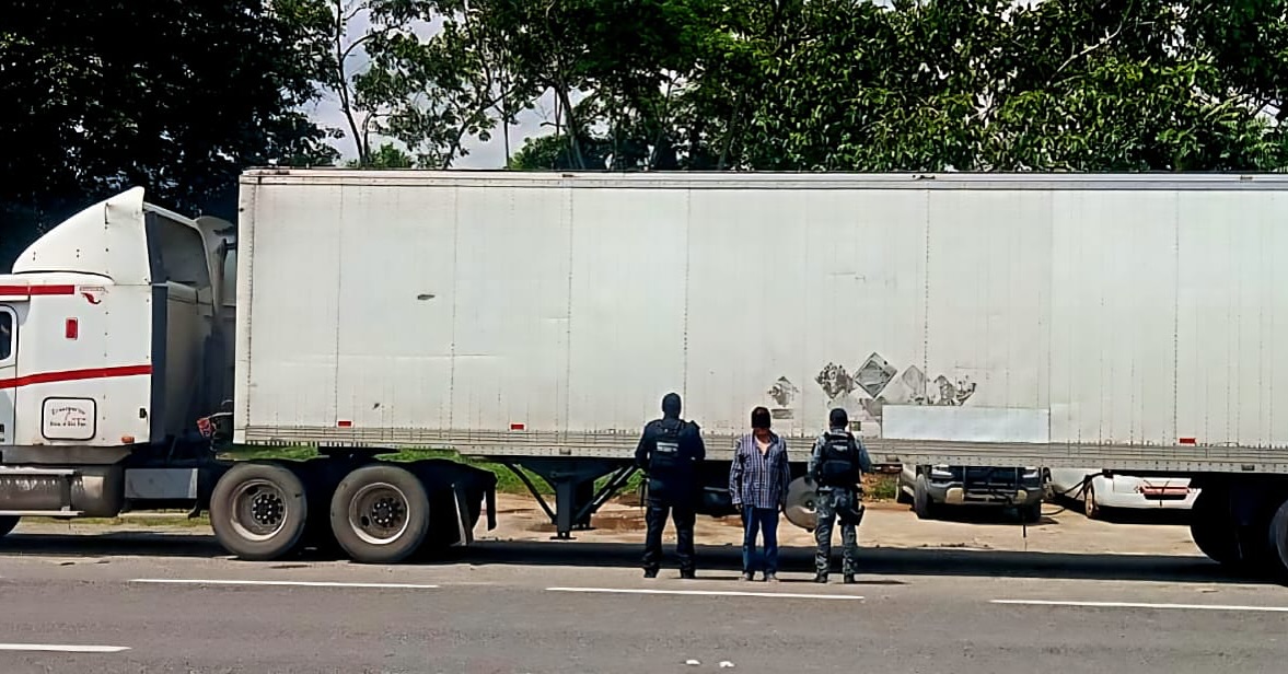 En operativo de seguridad detienen a masculino con vehículo con reporte de robo en Huixtla.