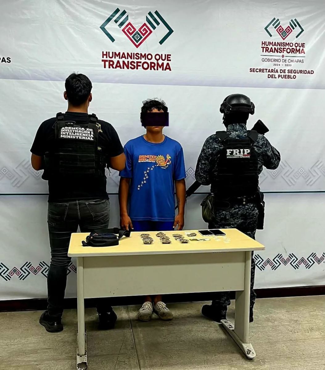 SSP y FGE detienen a un masculino con presuntos narcóticos en la región Istmo - Costa.