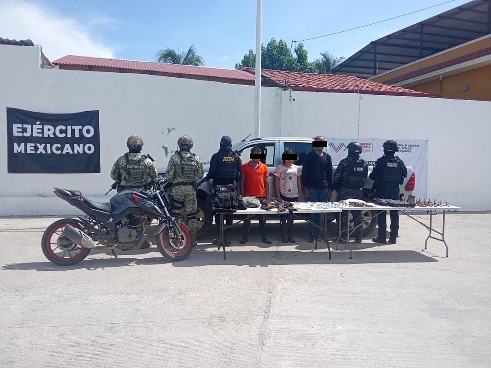 En operativo interinstitucional detienen a tres personas con armas de fuego, ponchallantas y presuntos narcóticos.
