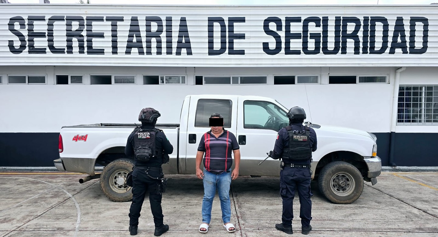En operativo de seguridad aseguran vehículo con reporte de robo en Tapachula.