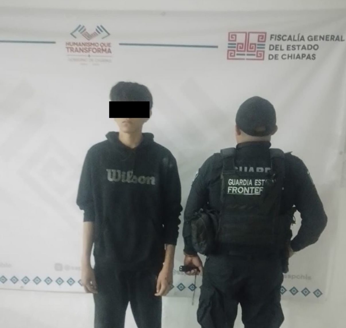 En operativo de seguridad detienen a un masculino en flagrancia de probable delito de robo con violencia.