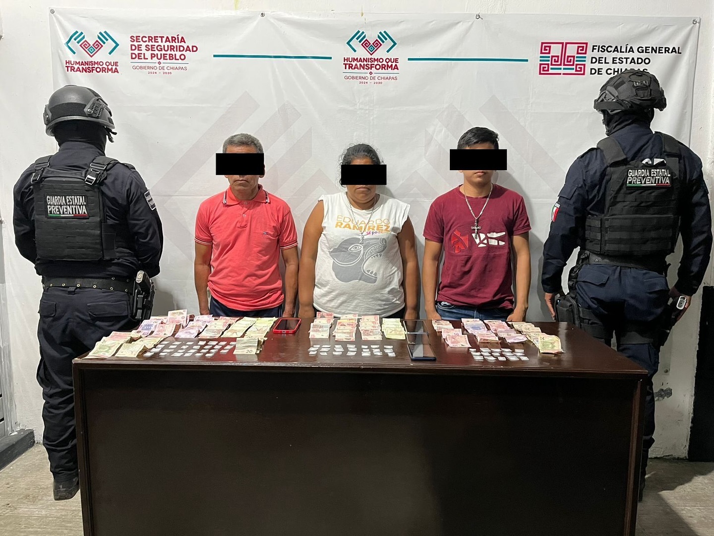 En operativo de seguridad detienen a tres personas con presuntos narcóticos en Cacahoatán.