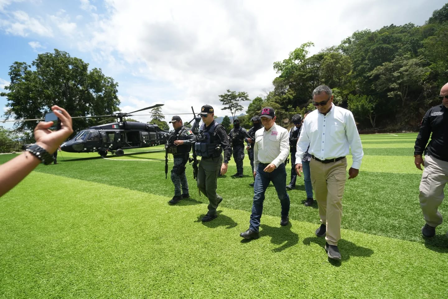Se llevo a cabo una mesa de trabajo para coordinar las investigaciones del atentado en la comandancia Municipal.