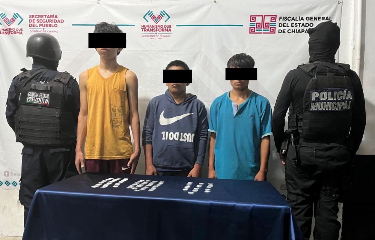 En operativo de seguridad detienen a tres masculinos con narcóticos en Cacahoatán.