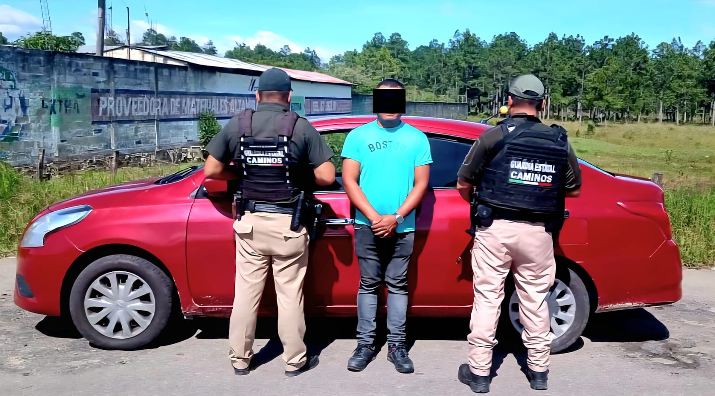 En operativo de seguridad detienen a masculino en posesión de vehículo con reporte de robo en Altamirano.