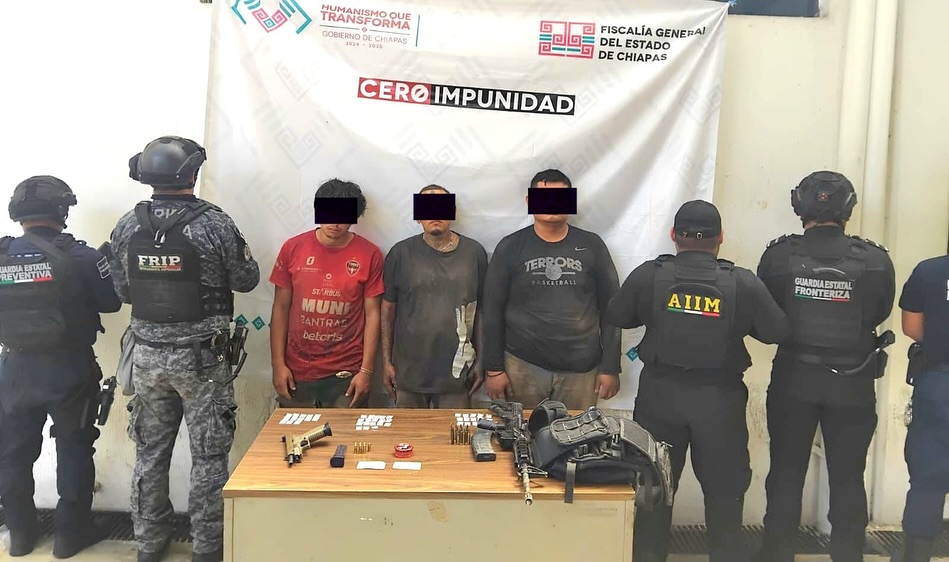 En operativo interinstitucional detienen a tres masculinos con armas de fuego y presuntos narcóticos en Huehuetán.