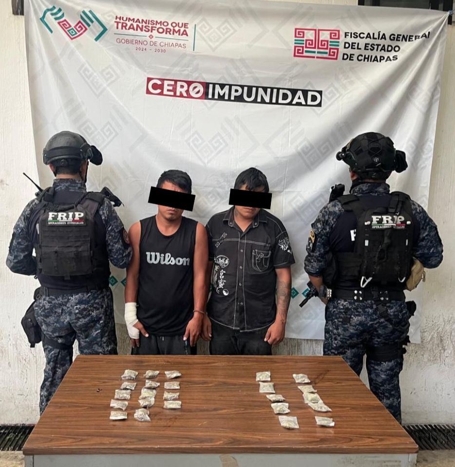En operativo de seguridad detienen a dos personas con presunta marihuana en Tapachula. 