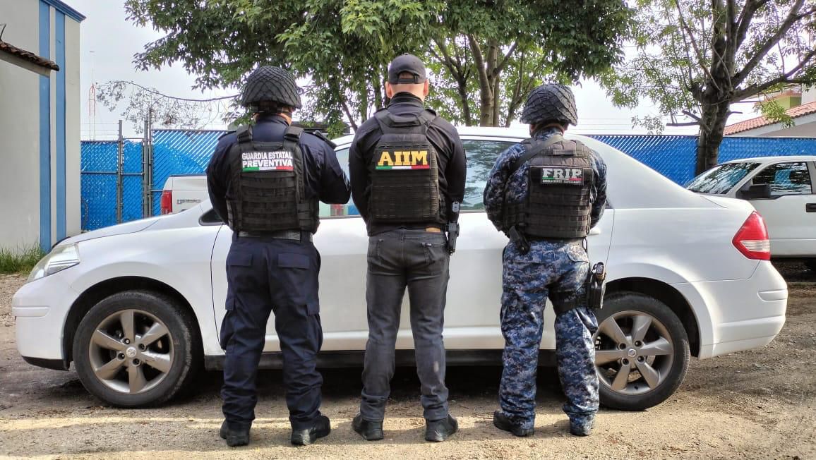 En San Cristóbal de Las Casas SSP y FGE detienen a masculino con vehículo con reporte de robo.