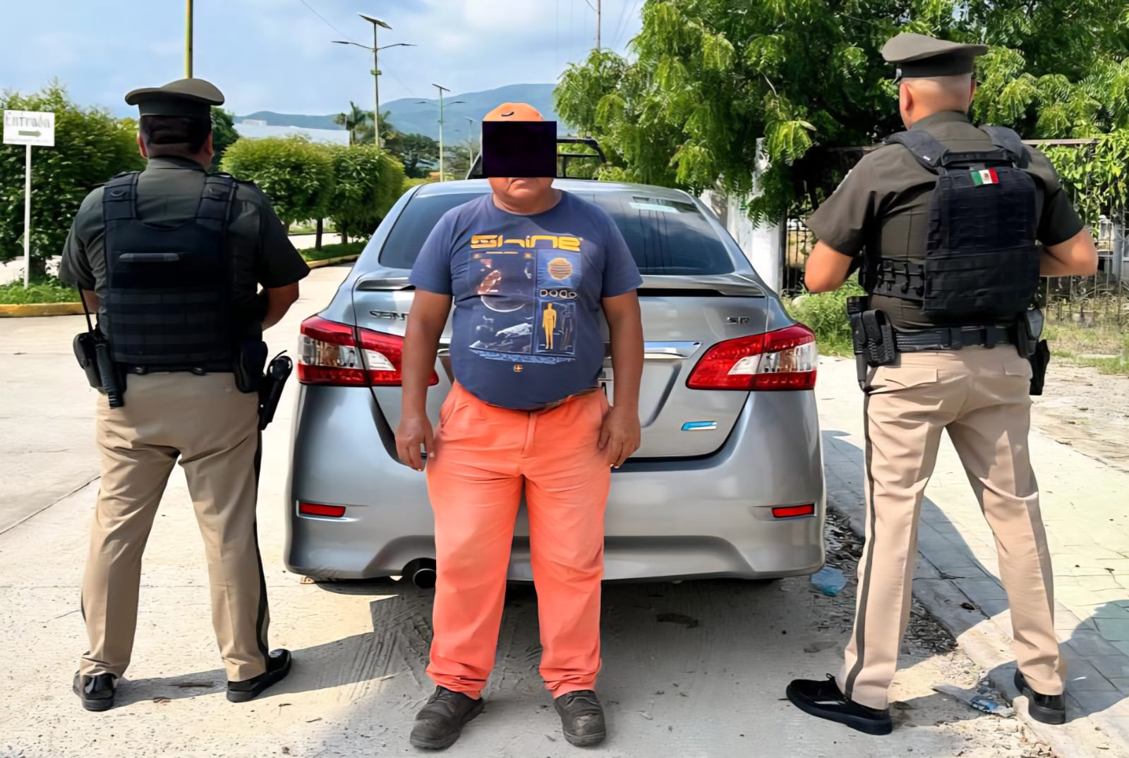 En operativo de seguridad en Tonalá detienen a masculino con vehículo con reporte de robo.