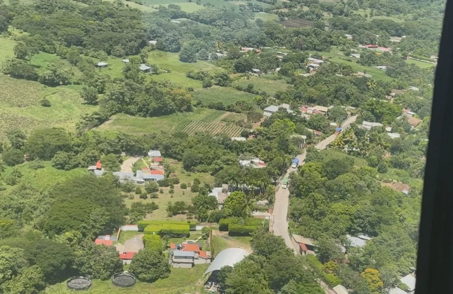Secretario de Seguridad del Pueblo realiza vuelo de reconocimiento en Frontera Comalapa.