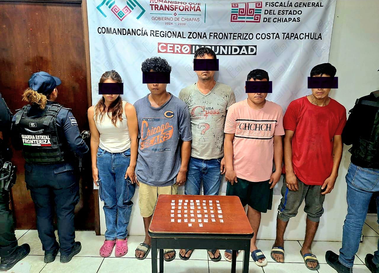 En operativo de seguridad detienen a cinco personas por posesión de presuntos narcóticos en Tapachula.