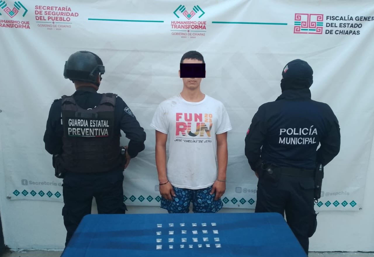 En operativo interinstitucional en Tuxtla Chico detienen a un masculino en posesión de presuntos narcóticos.