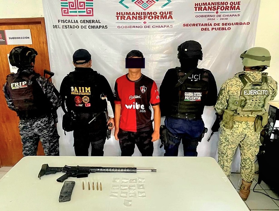 En operativo interinstitucional detienen a masculino en posesión de arma de fuego, presuntos narcóticos y vehículo 