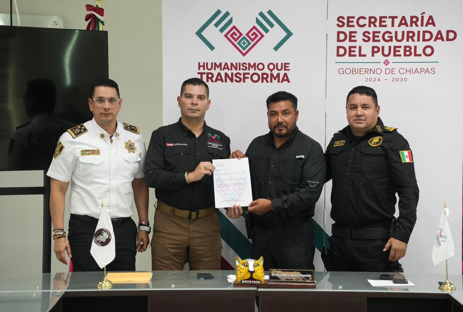 Secretario de Seguridad del Pueblo reconoce a pilotos con ascenso de grados