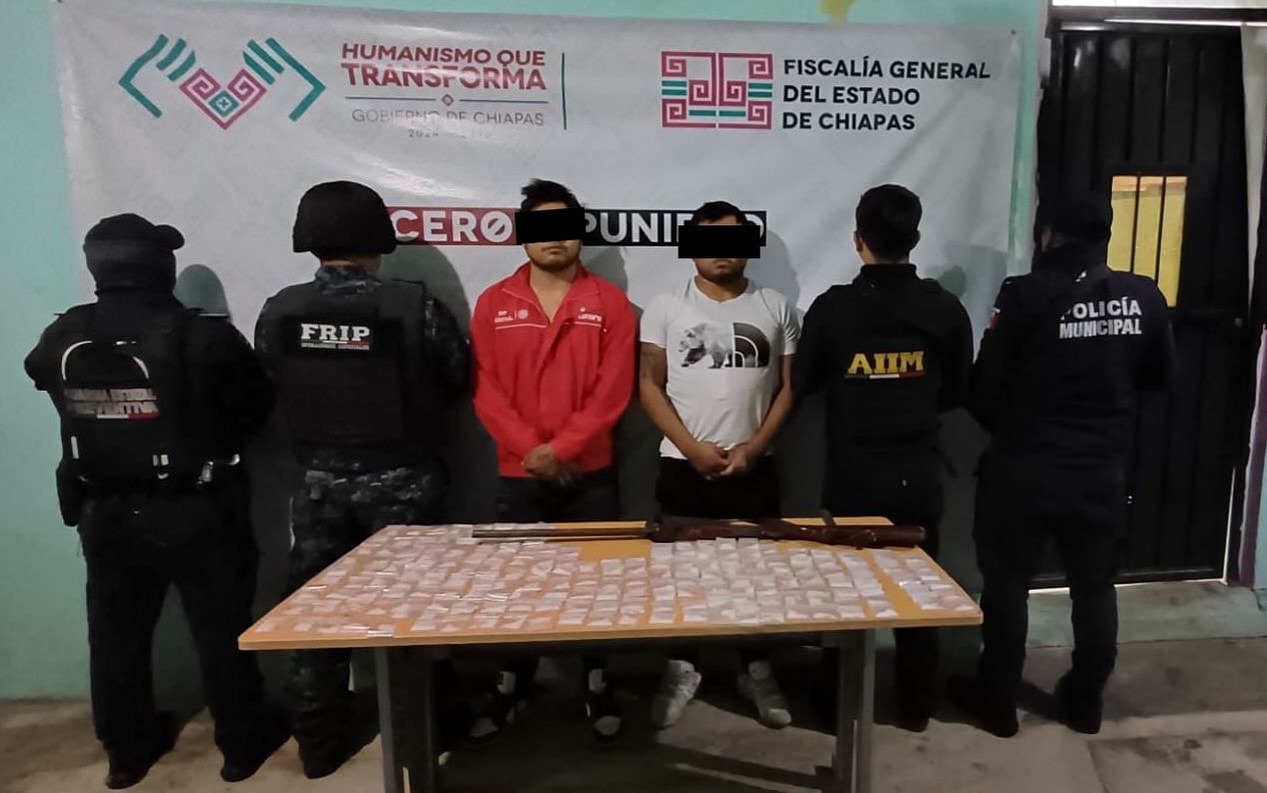 En operativo interinstitucional detienen a dos supuestos generadores de violencia con presuntos narcóticos y arma 