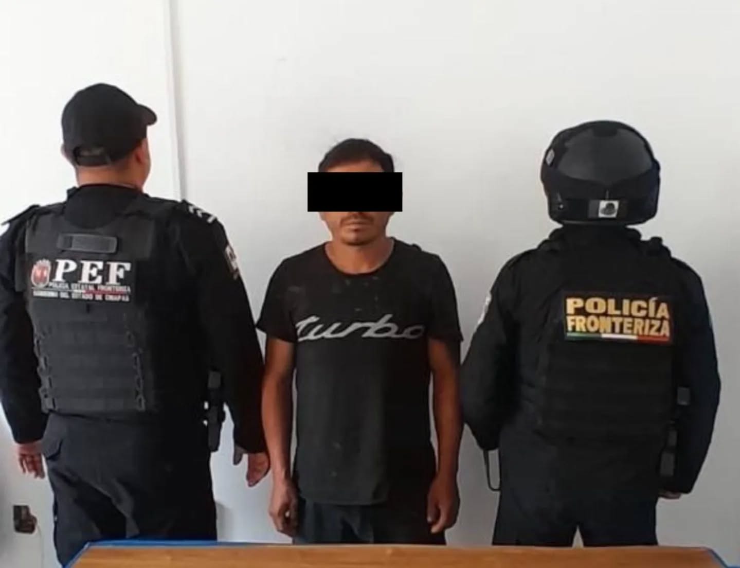En operativo de seguridad detienen a guatemalteco con presuntos narcóticos en Ciudad Hidalgo.