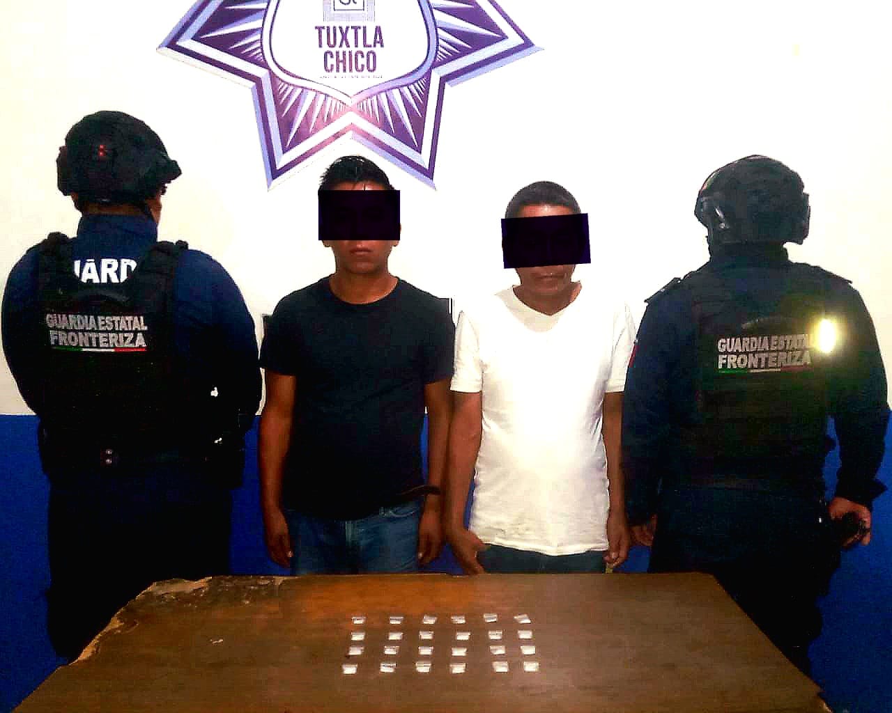 En operativo de seguridad detienen a dos masculinos en posesión de posibles narcóticos en Tuxtla Chico 
