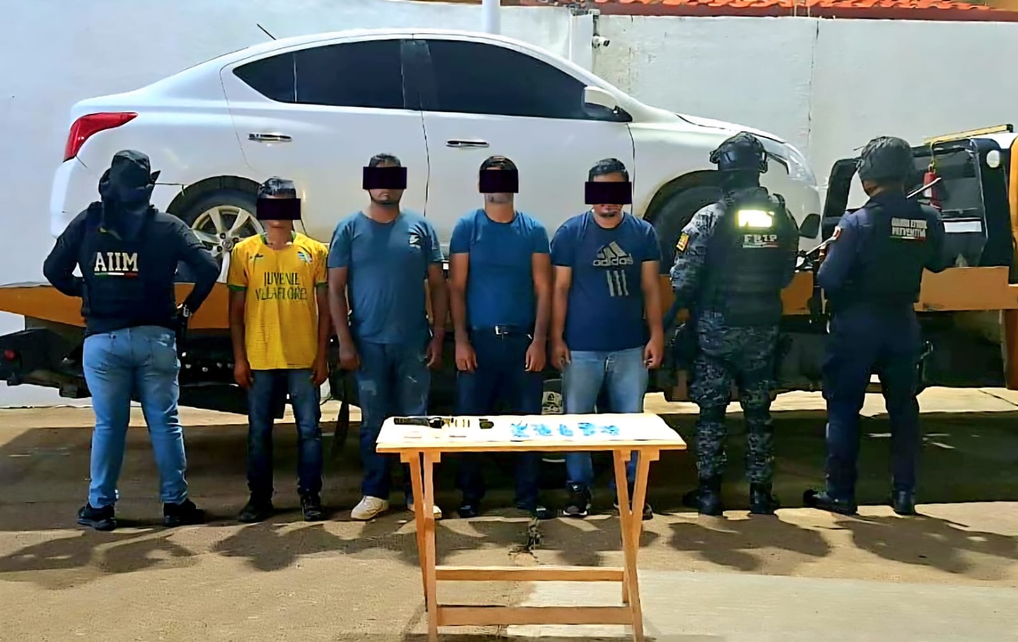 En operativo de seguridad detienen a cuatro masculinos en posesión de presuntos narcóticos, arma de fuego 