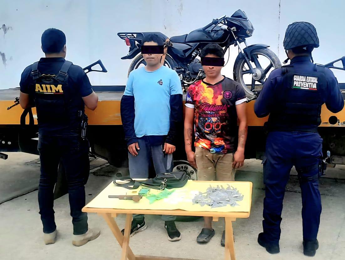 SSP y FGE detienen a dos masculinos en posesión de arma de fuego hechiza y narcóticos en Villaflores