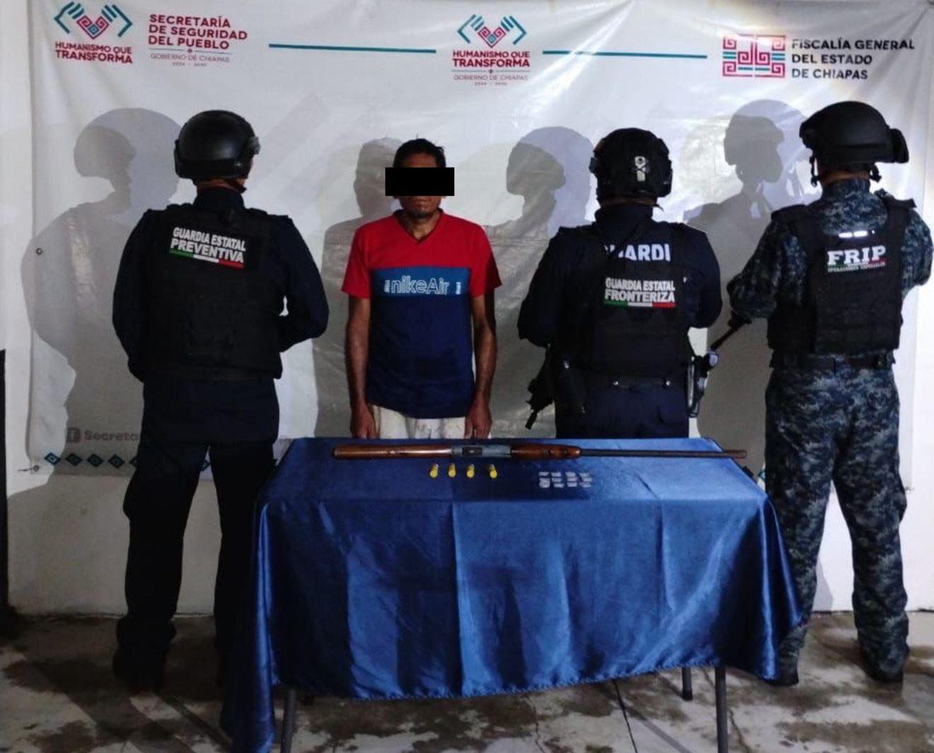 En Tapachula en operativo de seguridad detienen a masculino con arma de fuego y posesión de presuntos narcóticos